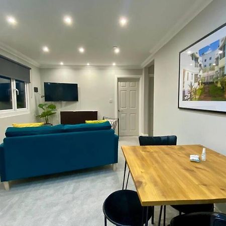 Stylish Two Bedroom Apartment Near Victoria Park Cardiff Exterior foto